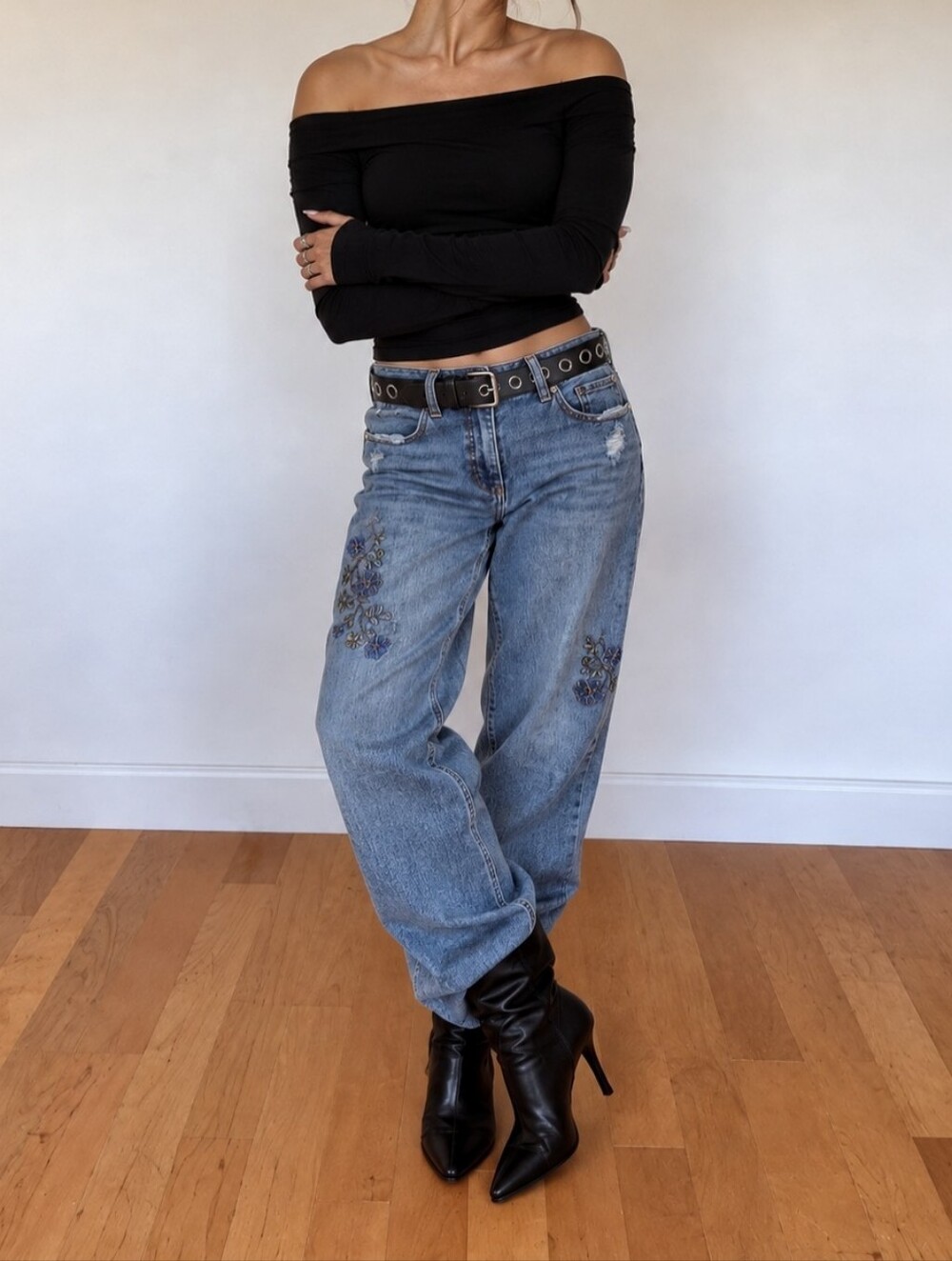 Vintage Blue Floral Embroidered Hight Rise Boyfriend Women’s Jeans